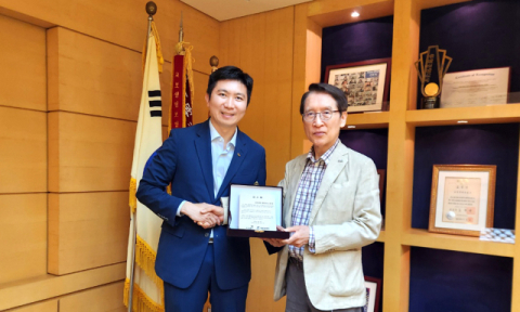 신창재 교보생명 의장, 대한체육회 감사패 수상