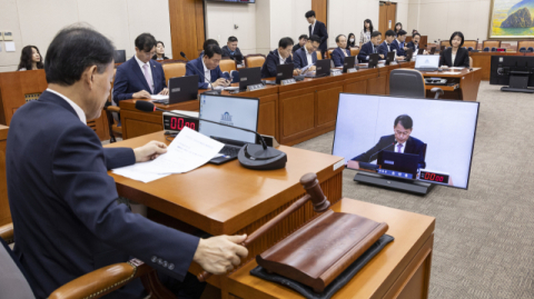 국감 출석 피한 금융지주 회장단&hellip;정무위 &lsquo;추가소환&rsquo; 가능성 열려있어