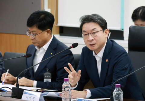 이억원 금융위원장, &lsquo;금융 유관기관 간담회&rsquo; 긴급 개최