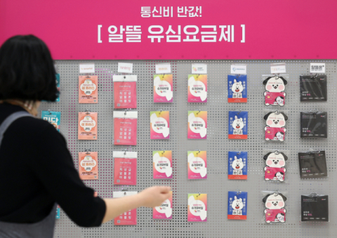 이통사 2만원대 요금제 &lsquo;후폭풍&rsquo;&hellip;위기의 알뜰폰, &lsquo;풀MVNO&rsquo;가 돌파구 될까