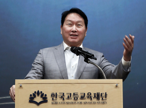 최태원 회장 &ldquo;AI 시대, 인재 기준 달라져&hellip;연구&middot;전문 분야 활용 고민해야 &rdquo;