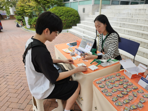 KB국민카드, 고객&middot;임직원과 함께 &lsquo;라이팅 칠드런&rsquo; 봉사활동 진행